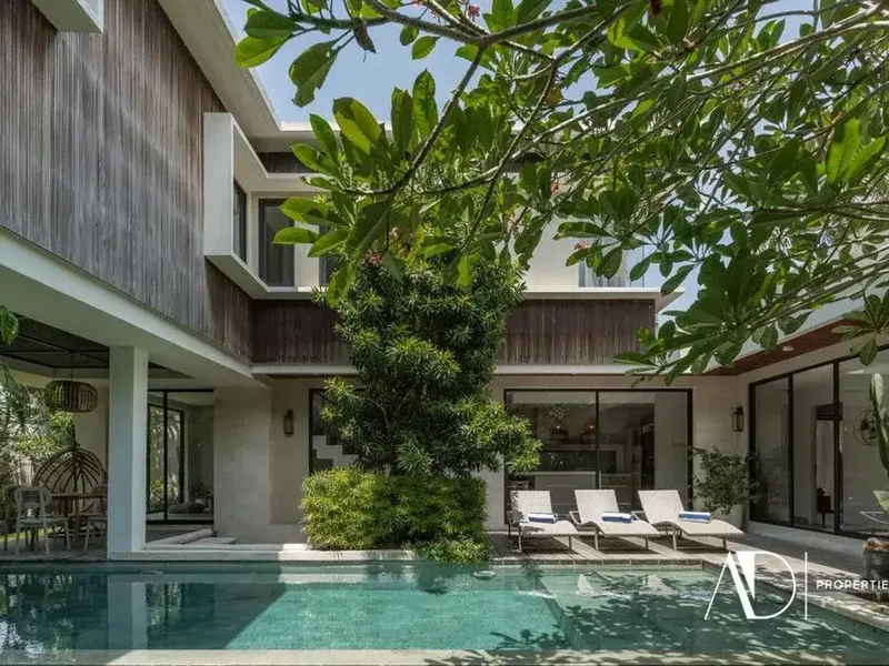 LEASEHOLD | MODERN TROPICAL 4-BEDROOM VILLA IN PRIME BERAWA - Real Estate in Bali