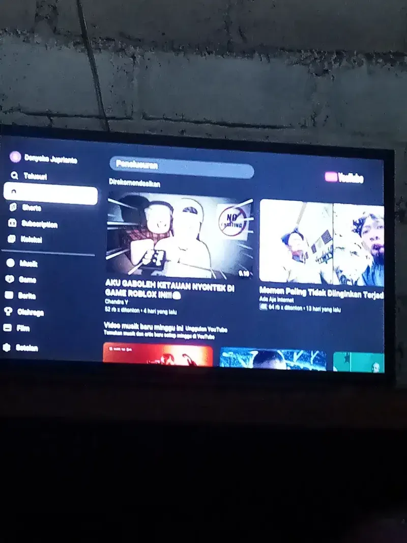 Politron smart tv 32 - Electronics in Bali
