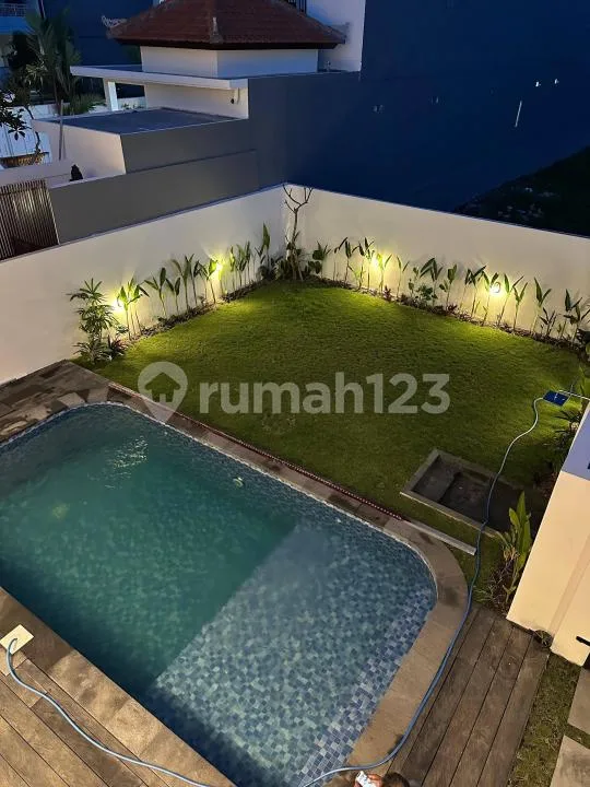 Villa Baru Furnished Pool Dekat Pantai Strategis di Munggu Badung - Real Estate in Bali