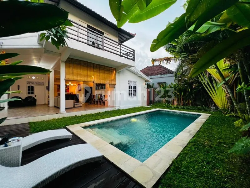 Vila Super Luas Dekat Pantai Seminyak Bali - Real Estate in Bali