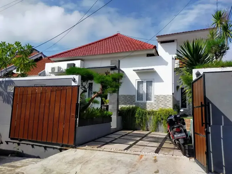 RUMAH MODERN DI PERUMAHAN KAWASAN ELITE AREA TAMAN MUMBUL NUSA DUA - Real Estate in Bali