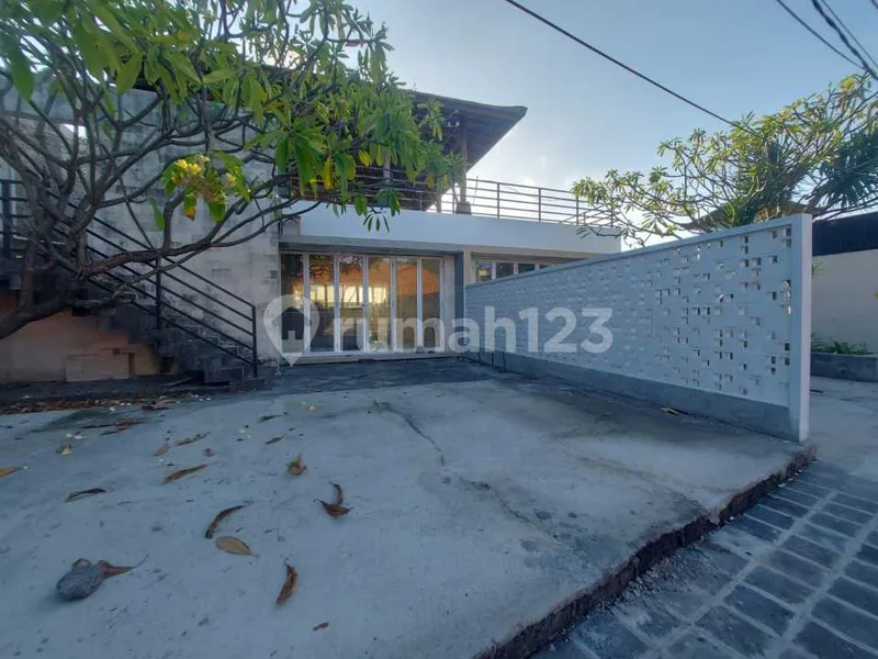 Disewakan Bangunan Ex Restaurant + Tanah Kosong di Bagian Belakang di Nusa Dua - Real Estate in Bali