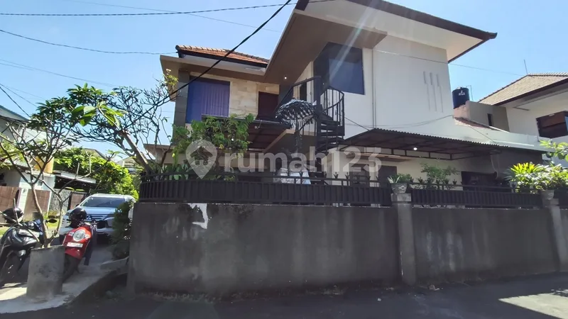 Rumah Modern dan Strategis di Daerah Tukad Badung Renon Denpasar - Bali in Bali