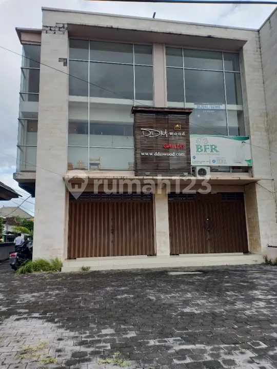 Ruko Dempet 3 Lantai Dan Parkir Luas Di Mahendradata - Bali in Bali