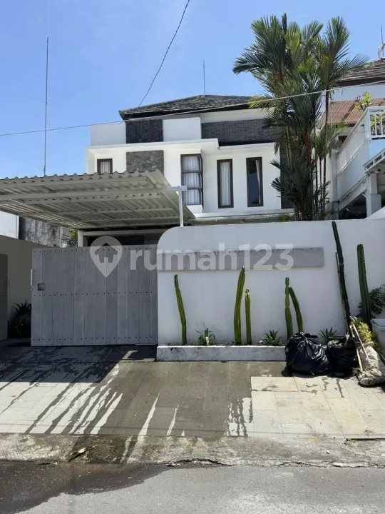 Rumah Premium di Kawasan Elit Renon - Moh. Yamin Renon - Bali in Bali