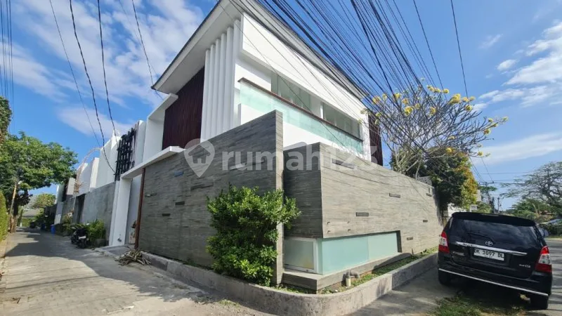 Villa Modern Tropis Umalas Kerobokan Badung - Real Estate in Bali