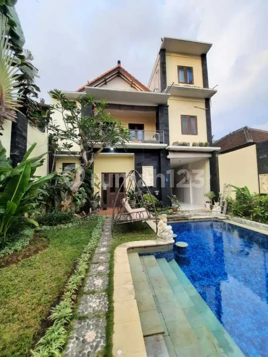 Vila 2,5 Lantai Plus Rooftop Kokoh dengan Pool Yg Luas di Dalung Kota - Real Estate in Bali