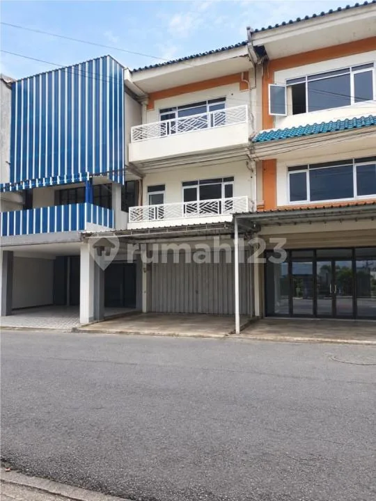 Ruko 3 Lantai Kawasan Perdagangan dan Jasa Dekat Level 21 Mall - Real Estate in Bali
