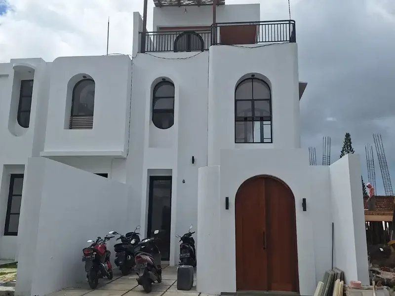 VILLA BARU 3 LANTAI DENGAN PEMANDANGAN LAUT DAN TELUK BENOA BALI - Bali in Bali
