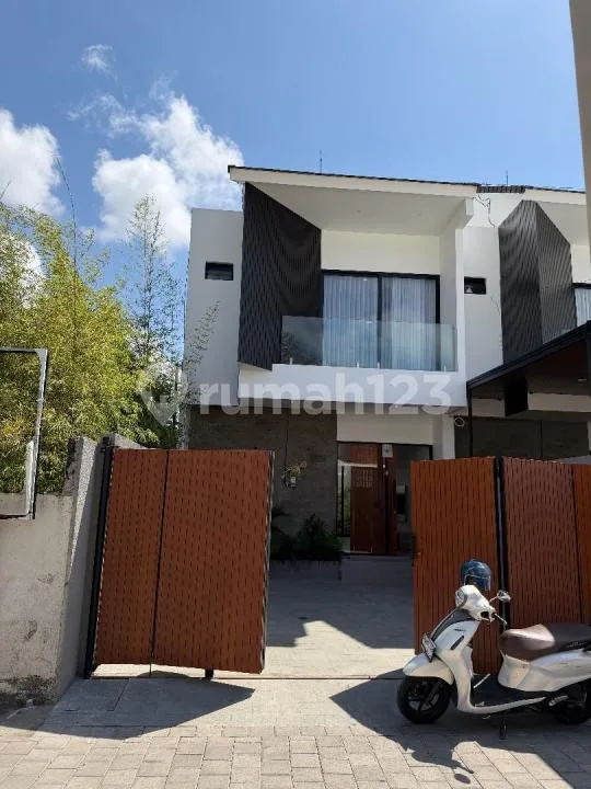 Rumah Baru 3 Kamar 2 Lantai Disewa di Tukad Balian Sanur - Real Estate in Bali