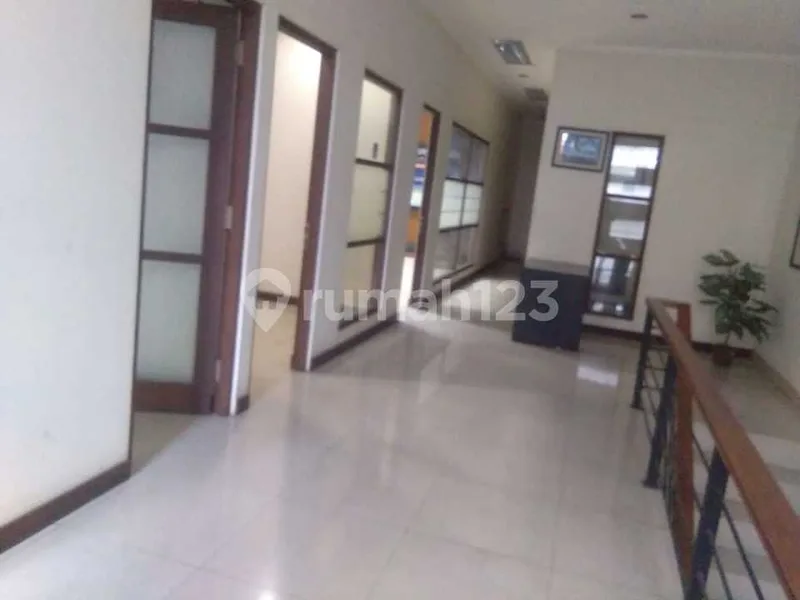 Ruko Strategis Main Road 2.5 Lantai Siap Pakai Renon Denpasar - Bali in Bali