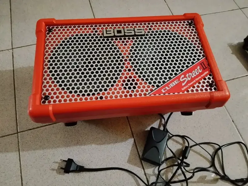 Ampli Gitar+Vokal BOSS Cube Street II RED - Hobbies & Sports in Bali
