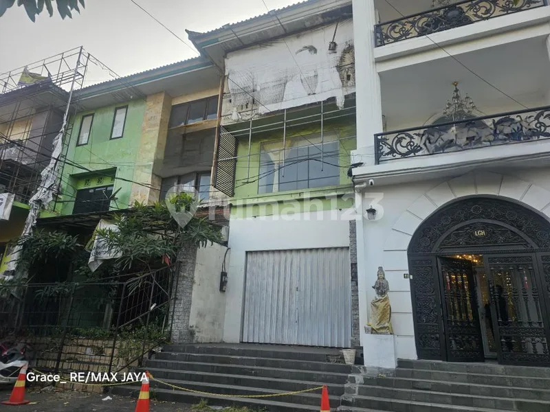 Jual Murah! Ruko 3 Lantai- 2 Are di Area Kuta - Real Estate in Bali