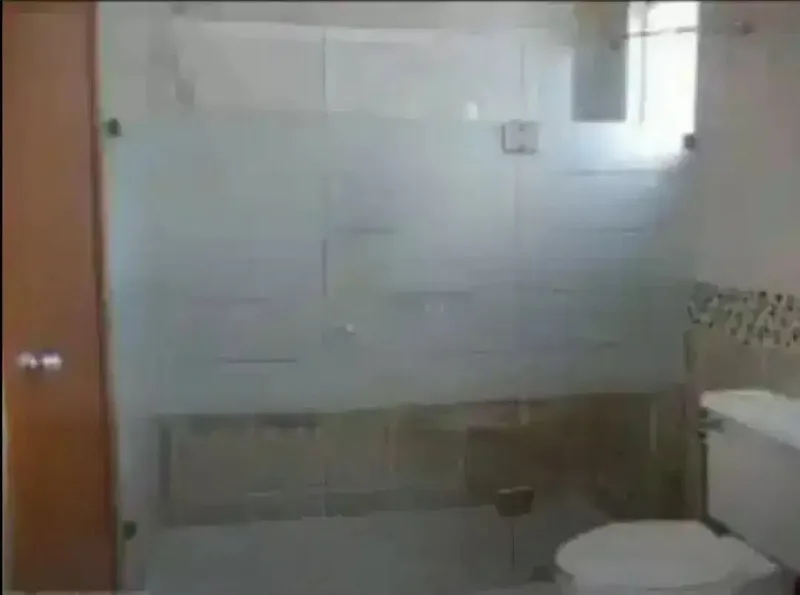 Sanblasting dan kaca film yang dipasang dikaca kamar mandi - Other in Bali