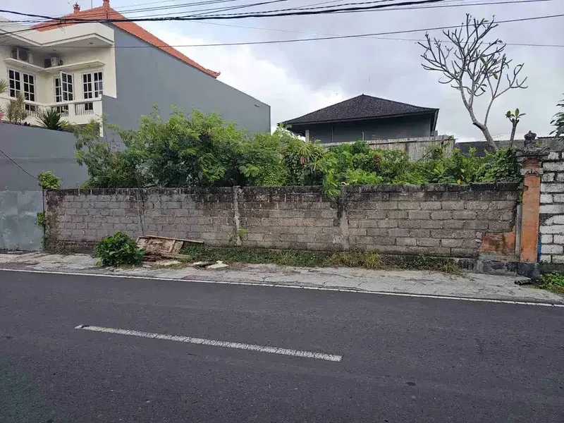 TANAH LUASAN KECIL JALAN PERSADA DEKAT BALI KIDDY DEKAT KESEMINYAK PETITENGET - Real Estate in Bali