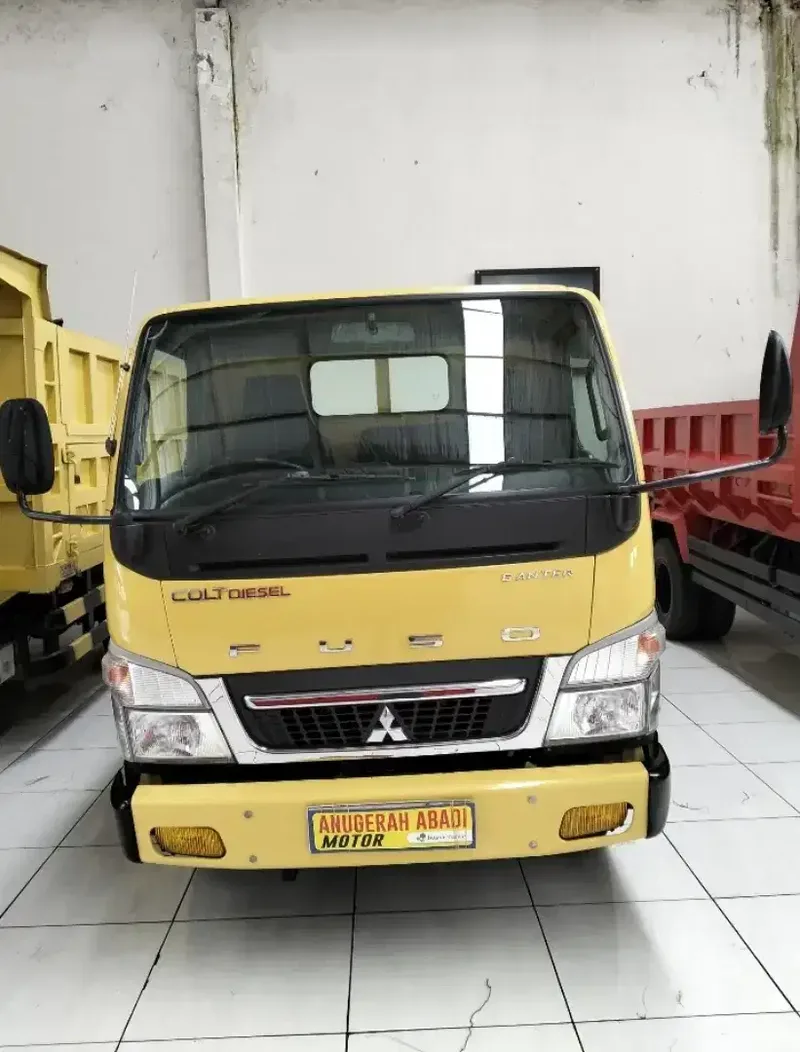 Mitsubishi Canter Engkel 2022 kuning - Vehicles in Bali