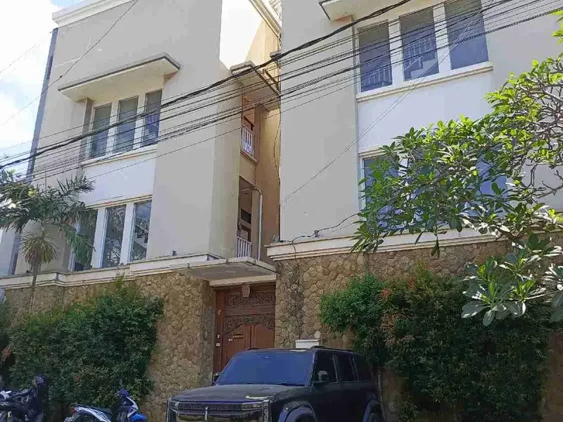 DI JUAL CEPAT GUEST HOUSE 4 LANTAI DI KAWASAN RENON
Lokasi Jalan Pemuda III, Renon, Denpasar Selatan, Kota Denpasar, Bali
- LT : 426 m2
- LB : 950 m2
Lebar Depan 20 Meter
Lebar Jalan 4 Meter - Real Estate in Bali