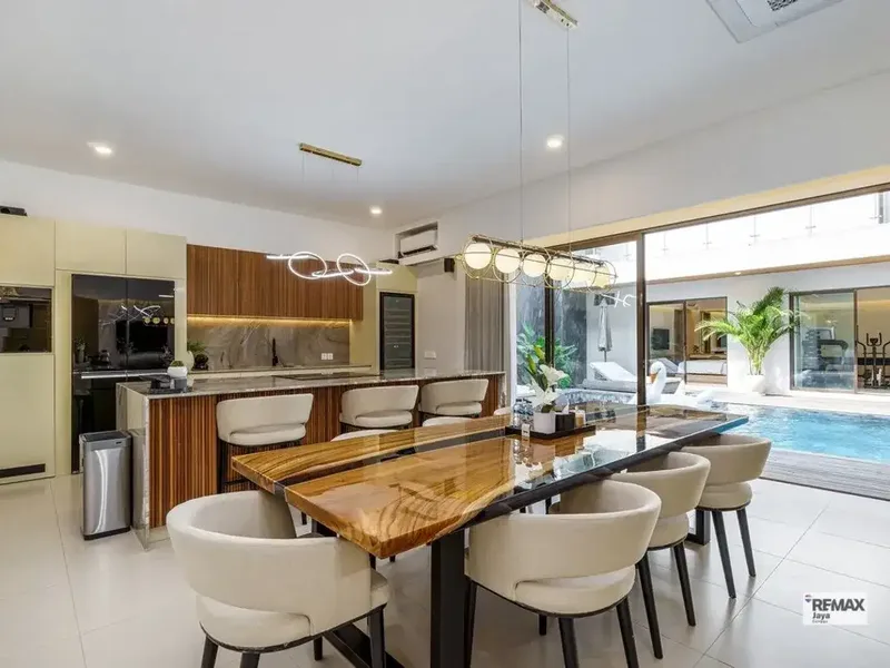 Premium 3-Bedroom Villa For Sale In Prime Seminyak Area - Bali in Bali