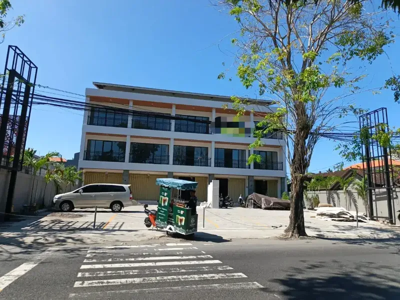 RUKO BARU 3 LANTAI DISEWAKAN DI JL RAYA KUTA -LOKASI PRIME UNTUK USAHA - Bali in Bali