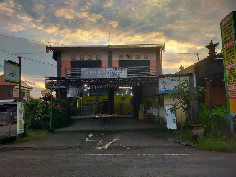 Ruko Lantai 3 Bekas Mini Market Jalan Raya Anggunan Lukluk Badung Bali - Real Estate in Bali