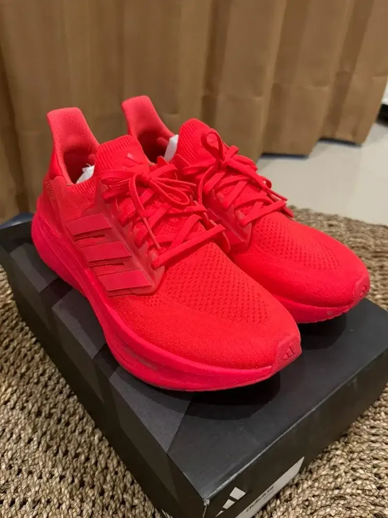 Adidas Red Ultraboost Size 44 Good Condition - Fashion in Bali