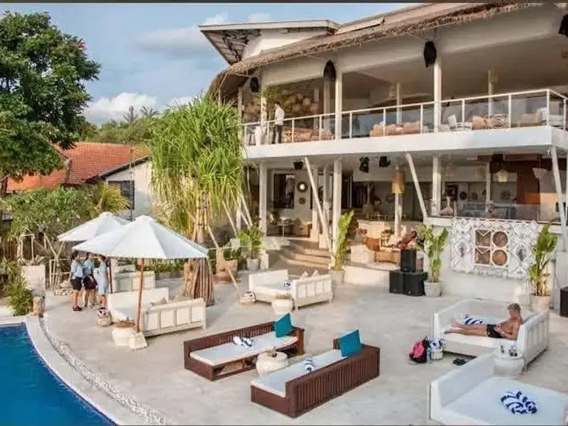 Beach Club di Pantai Balangan Kuta Selatan - Bali in Bali