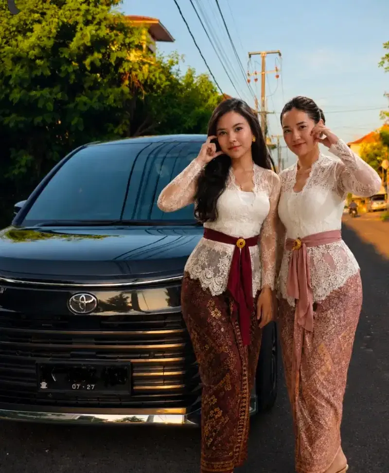 TOYOTA VOXY 2022 pajak panjang no PR 36rb km Asli DK - Vehicles in Bali