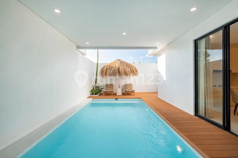 Villa In The Center Of Kerobokan Seminyak Area Close To Many Entertainment Hubs - Real Estate in Bali