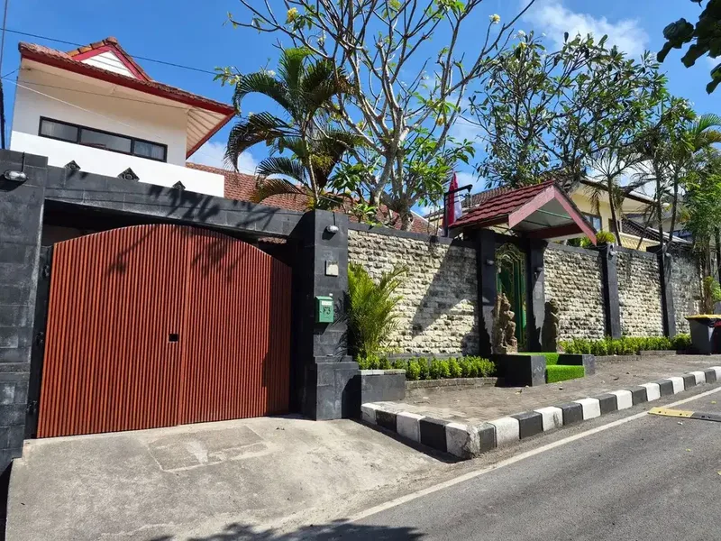 RUMAH MODERN FULL JATI DEKAT AKSES TOL NUSA DUA - Real Estate in Bali