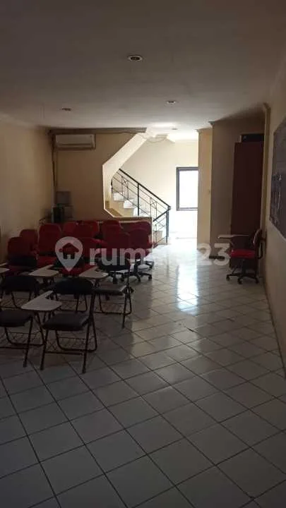 Dijual ruko 3 lantai berlokasi di pinggir jalan utama Gatsu Timur - Bali in Bali