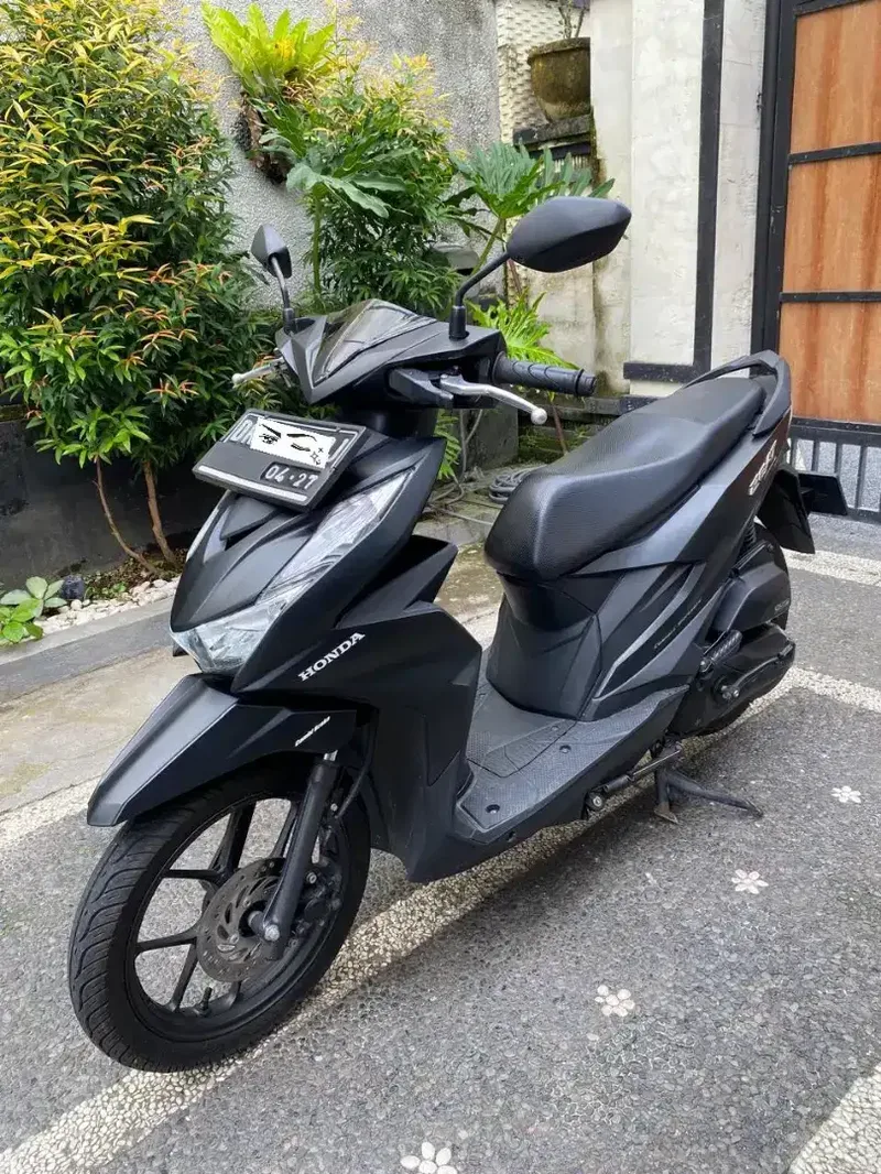 Honda Beat Deluxe Black 2022 - Vehicles in Bali