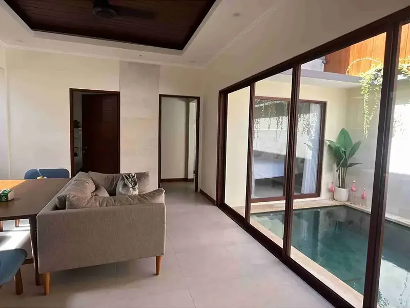 DIJUAL RUMAH SEMI VILLA 2BR DI KOMPLEK PERUMAHAN UNGASAN ADA POOL, FULLY FURNISHED SIAP HUNI - Bali in Bali