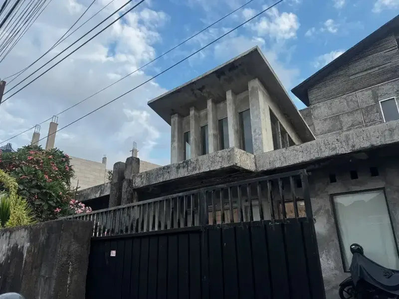 Dijual Tanah Bonus Bangunan 2 Lantai di Griya Abasan Denpasar Barat - Real Estate in Bali