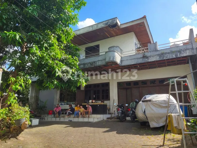 Dijual Rumah Berhalaman Luas Bisa Dipakai Kantor Dan Gudang Area Gatot Subroto Barat Dekat Cargo Permai, Denpasar - Bali in Bali