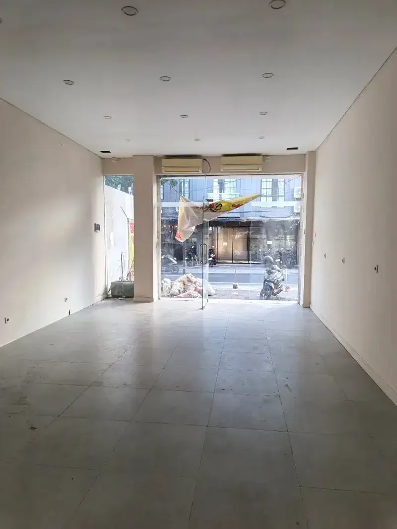 SHOP 4,5 x 9 M FOR LEASE IN BUMBAK UMALAS - PRIME LOCATION - Real Estate in Bali