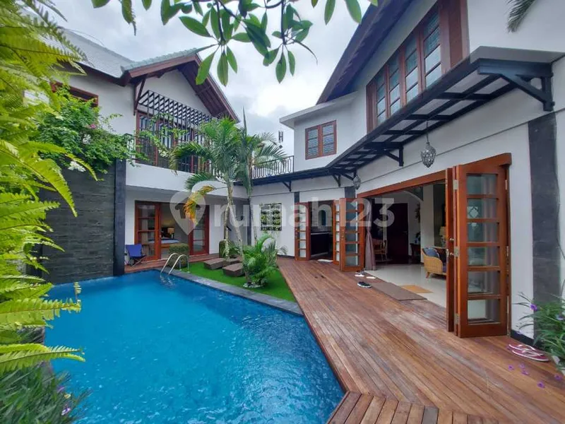 3 Bedrooms Villa 287mÂ² di Seminyak Bali - Real Estate in Bali