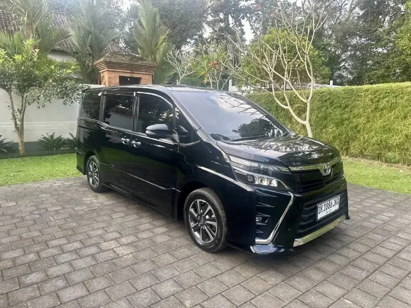 TOYOTA VOXY 2020 - Vehicles in Bali