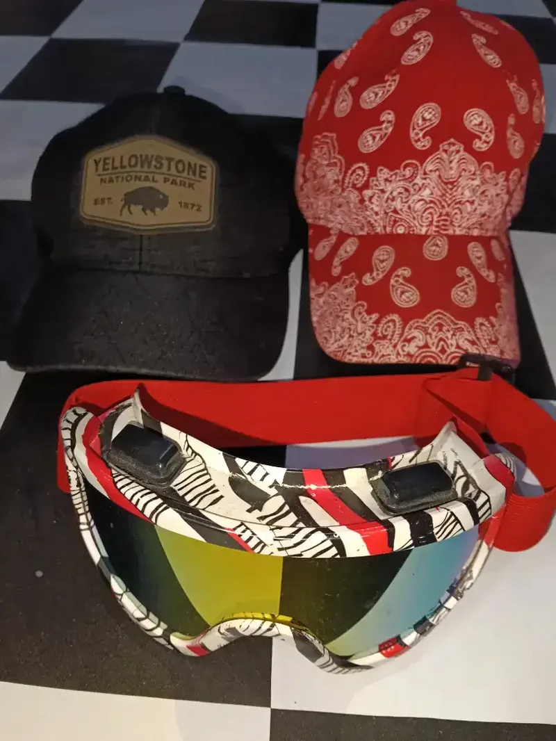 2 Topi dan kaca mata helm cross - Fashion in Bali