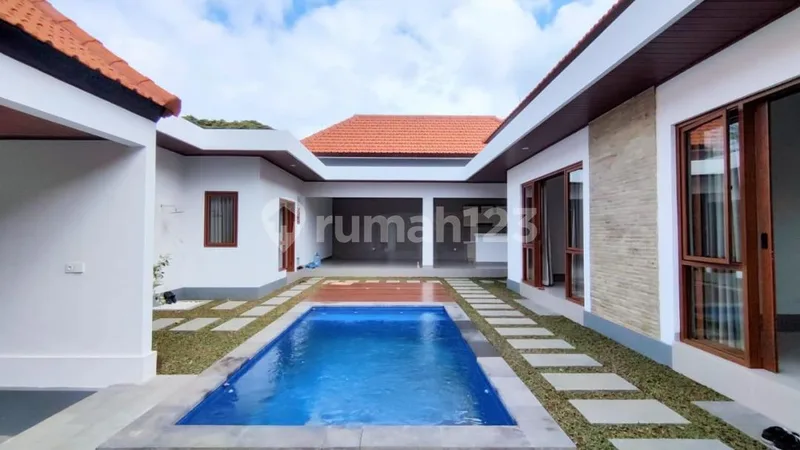 Open Plan 3 Bedrooms Villa In Kerobokan With Swimming Pool - Real Estate in Bali