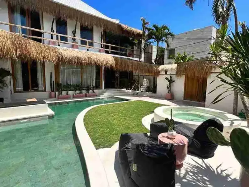 3 BEDROOMS VILLA WITH JACUSI IN BERAWA FOR MONTHLY AND YEARLY RENT - Real Estate in Bali