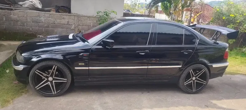 BMW 318i 2001 Bensin - Vehicles in Bali