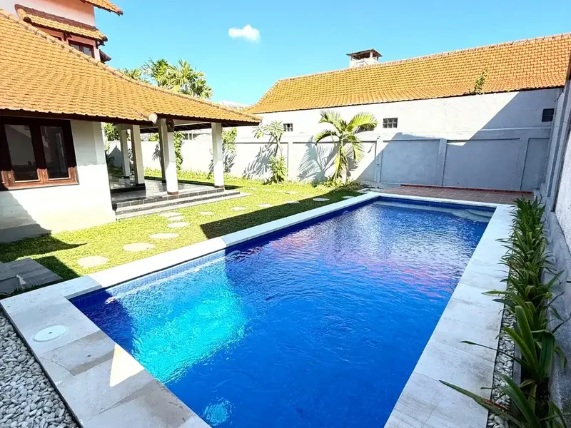 Disewakan — Villa 4 Kamar di Lokasi Strategis Jl Pantai Berawa - Real Estate in Bali