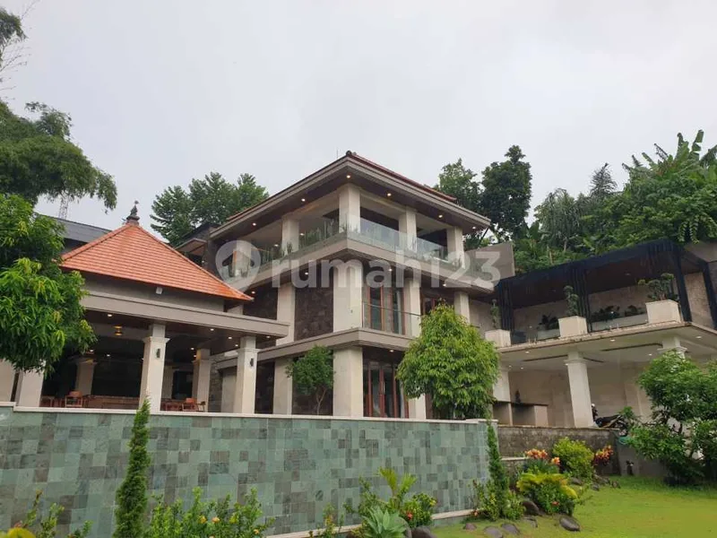 Villa dengan Taman Yg Luas di Sempidi Cocok Utk. Keluarga - Bali in Bali