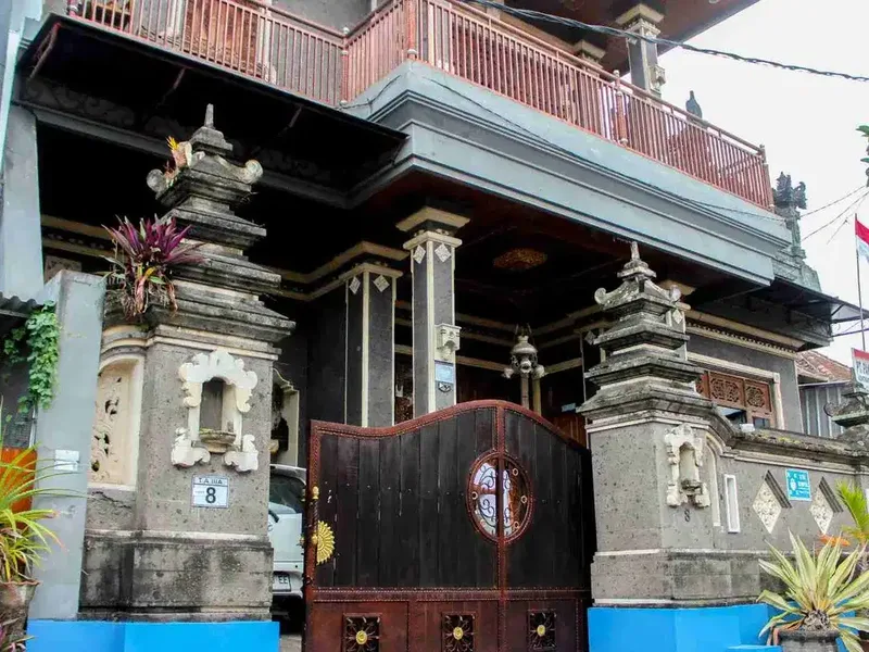 Dijual rumah second lantai 2 lokasi Ayani Utara tunggal ametung Denpasar Utara - Real Estate in Bali