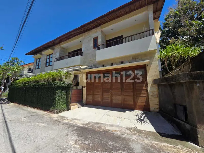 Turun Harga! Luxurious Quality House With Gwk View In Jimbaran - Real Estate in Bali