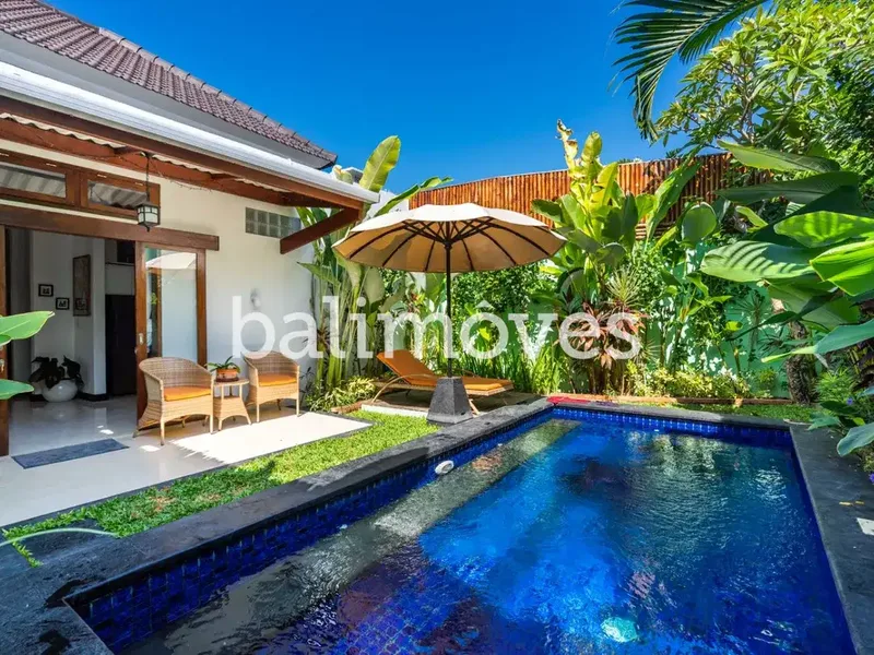 Dua vila berdampingan dengan tujuh kamar tidur di kawasan Pering Gianyar - Real Estate in Bali
