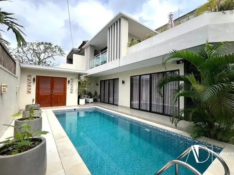 FREEHOLD | CONTEMPORARY 2-BEDROOM VILLA NEAR SEMINYAK - Real Estate in Bali