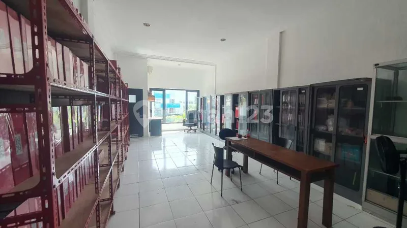 RUKO 3 LANTAI STRATEGIS DI JALAN UTAMA DEKAT DEWI SRI FOOD CENTER - Real Estate in Bali