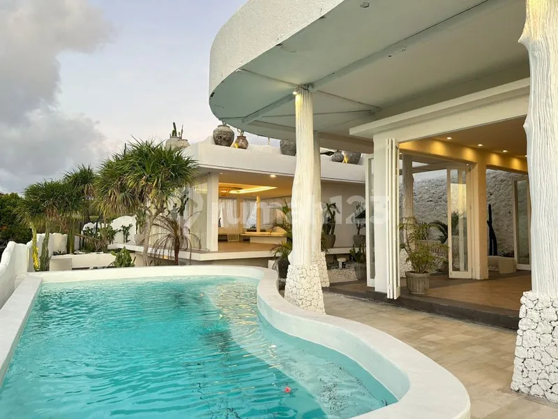 Luxury Mediteranean Villa 3 Bedrooms 613 M2 - Real Estate in Bali