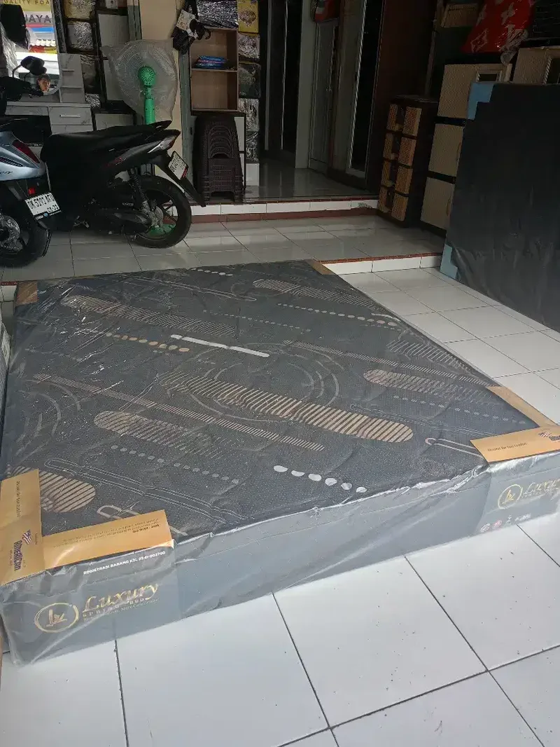 Kasur springbed 160x200 merk american pillo - Home & Garden in Bali